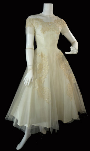 FORMAL-F3054-01q-vintage-priscilla-of-boston-wedding-gown