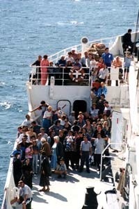 Sharon leaf Jews on boat