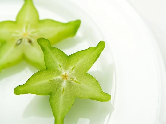 Yellow-and-Green-Starfruit-colors-34704523-1600-1200