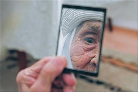old-woman-in-mirror