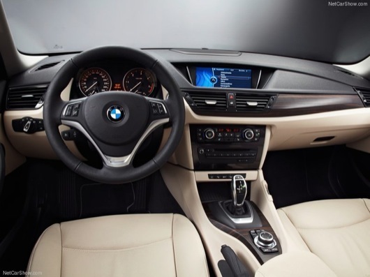 BMW-X1_wallpaper_1
