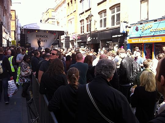 Sister Ray just visible through the crowds on the right...