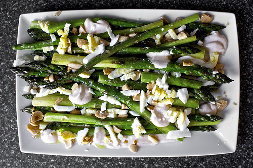 roasted asparagus with almonds and yogurt