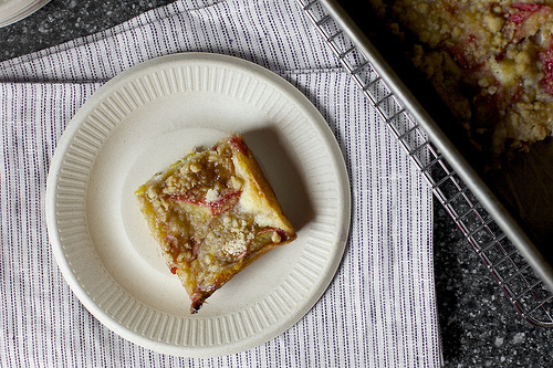 rhubarb snacking cake