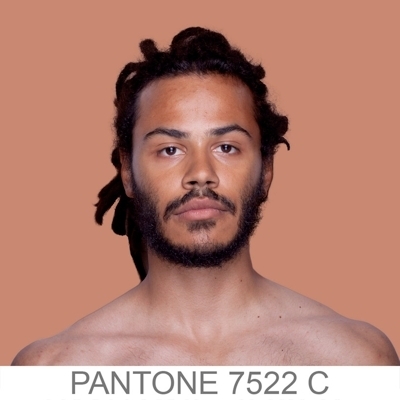 Humanae PANTONE 7522 C