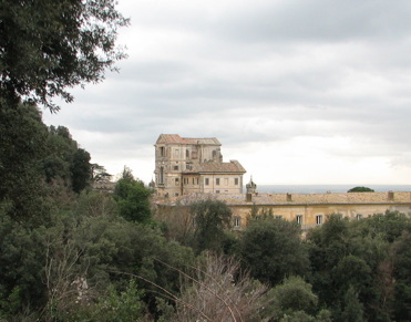 Aldobrandini from the side
