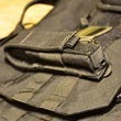Etui wygodnie przypięte do torby 5.11 Tactical Rush Delivery Messenger. Nie ma lipy