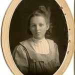 Carolyn Harnett- Died in a kitchen fire in 1907. Part of the triumverate friendship.