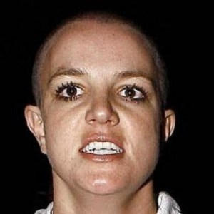 britney-spears-shaved-head-scary2-386x386