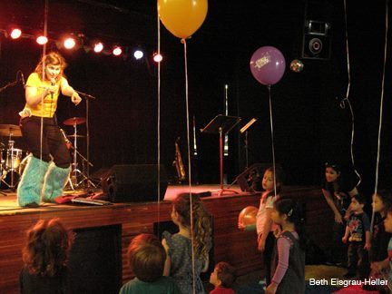 HipTot2 Show Me the Awesome: Childrens Librarians Can Do Anything
