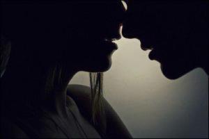 beautiful-couple-dark-follow-foolme-kiss-Favim_com-254908