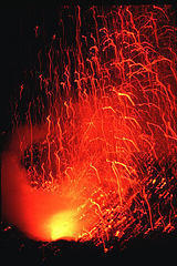 FOTO35 VOLCANO ERUPTION STROMBOLI ITALY time e...