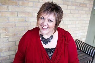 Karen Ellis - Bio Pic 2