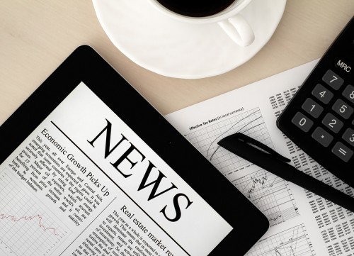 bigstock-Apple-Ipad-With-News-On-Desk-24449495
