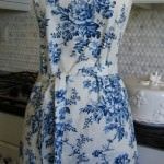 blue-floral-apron