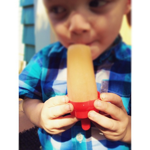 The dirty fingers and hands make me swoon. #summertime #diyapplejuicepopcicle #kidlife #mamalove #thisiswhatitisallabout
