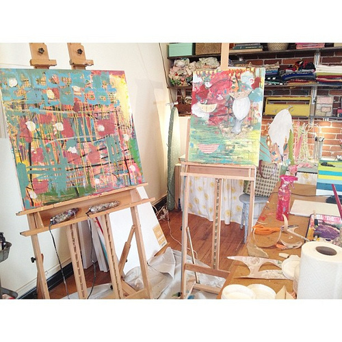 Arting it up! A girl is emerging in the smaller one. This is the part where inspiration kicks in and it feels like flow. #paintinginprogress #mixedmedia #soulshinestudio #kellyraeroberts #soulwork