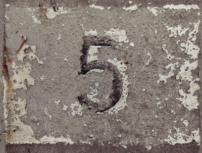 15122875-number-5-on-texture-old-cement