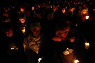 AY100241064People take part