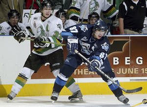 Sidney Crosby and Brandon Prust as junior hockey players.