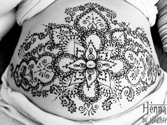doula_henna_design_belly_expecting_mother