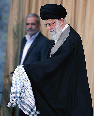 http://farsi.khamenei.ir/ndata/news/21238/7.JPG