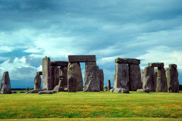 Stonehenge image courtesy Wikimedia Commons via user Wigulf (talk | contribs)