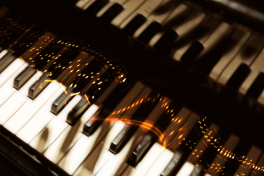 Ardent Notes © Olga Olejnikova | Dreamstime.com