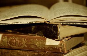 800px-Old_book_-_Timeless_Books