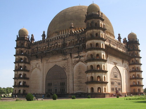 Gol Gumbaz in Bijapur, Karnataka, India. Photo by Ashwatham at en.wikipedia [Public domain], from Wikimedia Commons
