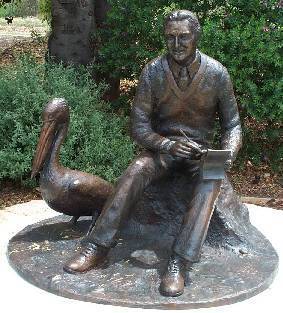 Colin Thiele statue in Eudunda