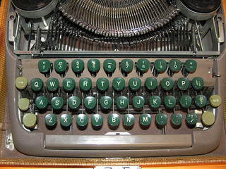 Roberto's Smith Corona Clipper Portable Manual Typewriter - keyboard