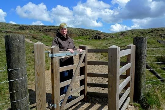 Warren leaves Betsy hanging at the kissing gate