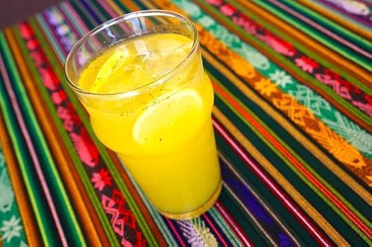 Agua de piña y menta