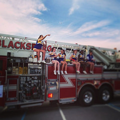 Throwing candy #bruins #blacksburg #homecoming
