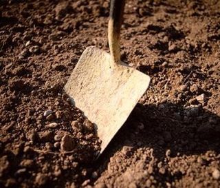 Bury-you-dead-dirt-shovel