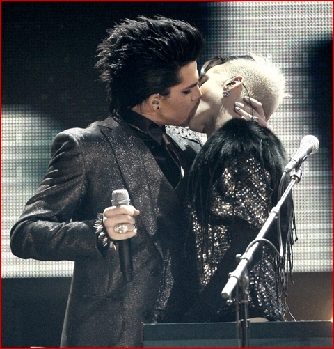 adam-lambert-kiss