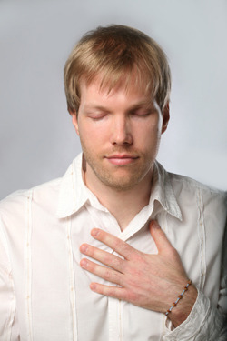 jason-nelson-headshot-hand-250x375
