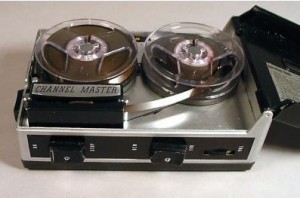 Channel Master mini reel-to-reel tape recorder klein