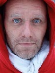 john_narrowweb__300x393,0