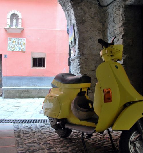 Vespa (c) Kristin Espinasse