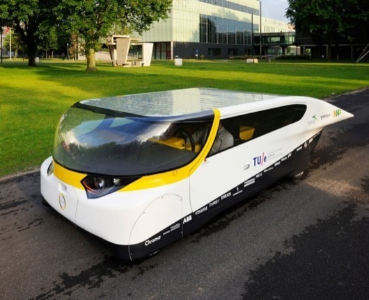 First-Solar-powered-Family-car-Fireball_Tim