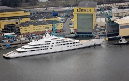 Azzam-worlds-largest-private-yacht--Fireball_Tim1