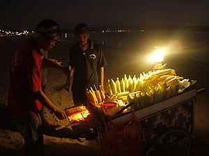 English: Barbeque corn on the beach, Bali Baha...