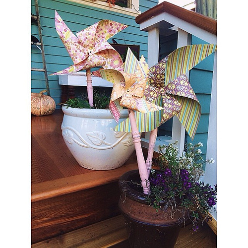 Happy Sunday from the land of mom's DIY pinwheels on our porch!
