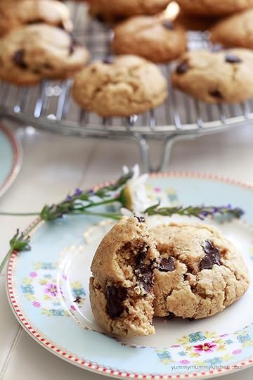 almond flour chocolate chip cookies
