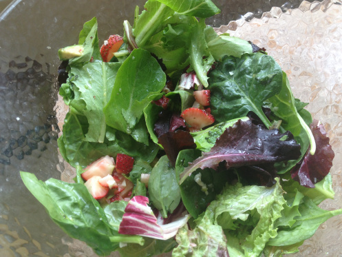 vegan strawberry garlic and avocado salad