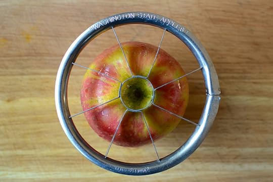 slicing apple