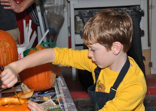 PumpkinCarve-2013_16 copy