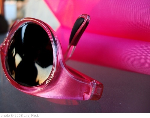 'pink kids sunglasses' photo (c) 2008, Lily - license: http://creativecommons.org/licenses/by/2.0/